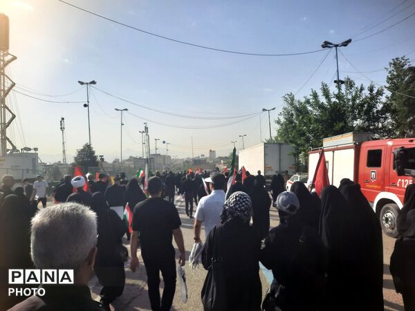 اولین روز وداع با شکوه با رهبر شهید و خانواده بزرگوارشان 
