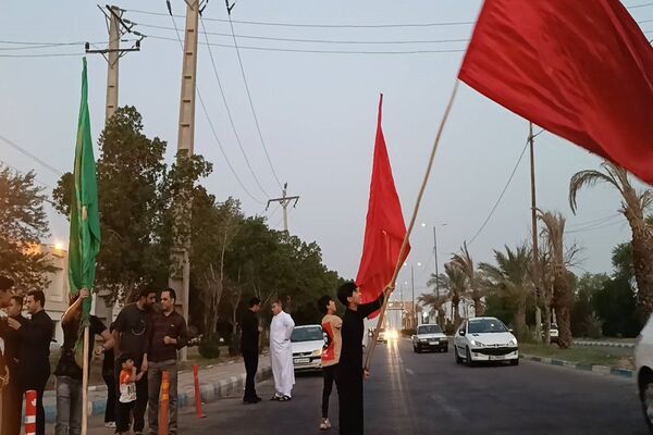 خدمت‌رسانی دانش‌آموزان و فرهنگیان ناحیه‌چهار اهواز به زوار اباعبدالله‌الحسین(ع)