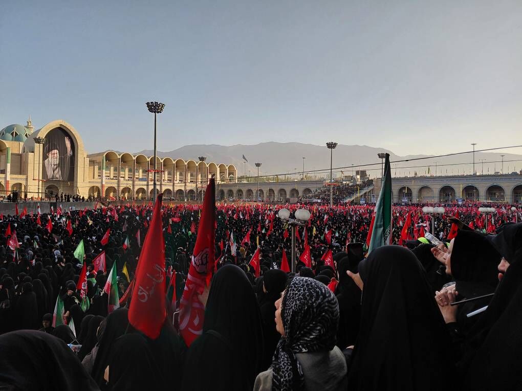وداع با شکوه امت با قائد شهید در مصلی امام خمینی (ره)