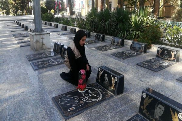 حضورپیشتازان دبیرستان شهید مجید دهنوی درگلزار شهدای بهشت فضل نیشابور