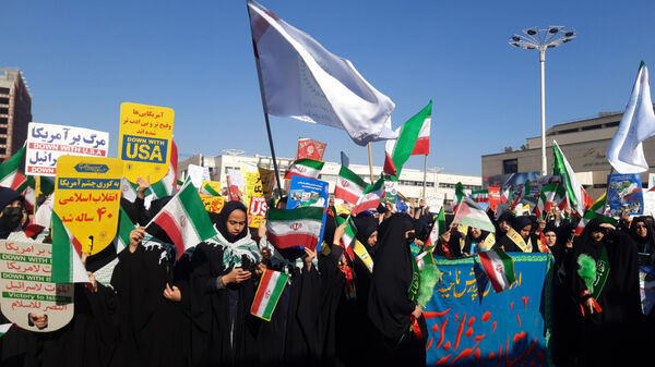 حضور پرشور دانش آموزان مشهد مقدس در راهپیمایی یوم‌الله ۱۳ آبان 