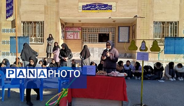 آیین نواختن زنگ انقلاب در دبیرستان حضرت معصومه(س) شهرستان خلیل‌آباد 