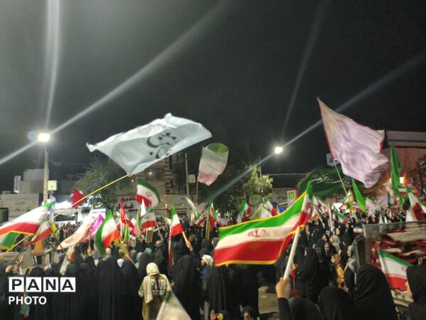 شبی دیگر از حماسه؛ تجمع پرشور مردم سرخس در حمایت از رهبری و خونخواهی شهدا