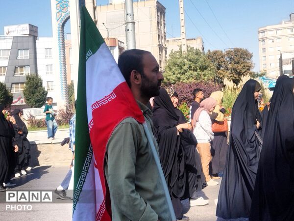 هم‌قدم با خانواده به یاد حماسه‌سازان دفاع مقدس