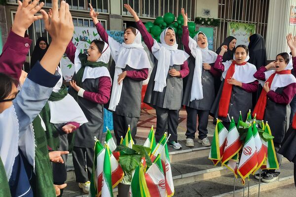 طنین زنگ استکبارستیزی در مدارس منطقه ۵ تهران به صدا در آمد