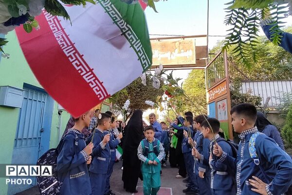 نواخته شدن زنگ ایثار و مقاومت به مناسبت آغاز سال تحصیلی در ناحیه دو شهرری 