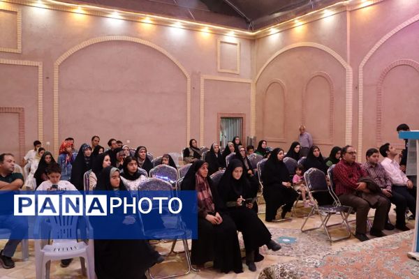 «محفل شهریور شعر» با حضور دانش‌آموزان یزدی