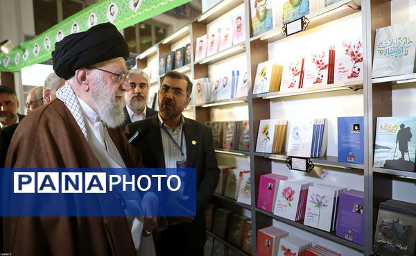 بازدید رهبر معظم انقلاب اسلامی از سی‌وپنجمین نمایشگاه کتاب تهران