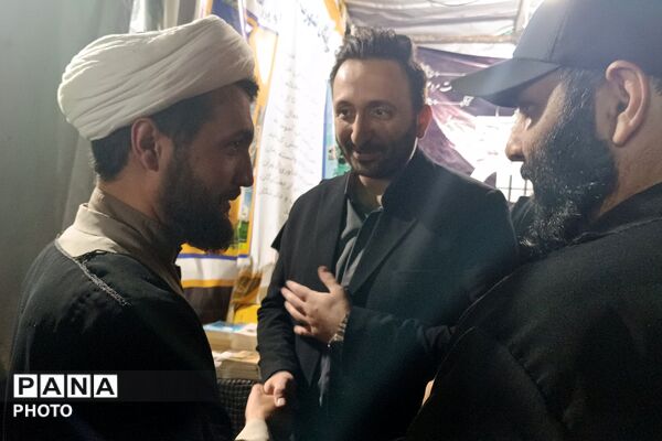 از فروش کتاب تا بیعت با رهبری؛ روایت موکب خانه نخبگان شهرستان دماوند در تجمعات شبانه رودهن