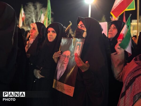 میدان شهید سلیمانی، کانون تجدید پیمان؛ ملت یکپارچه در حمایت از رهبر معظم انقلاب