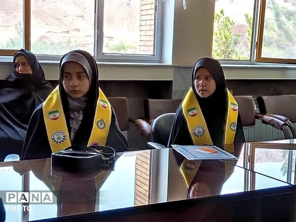 نشست هم‌ اندیشی و آیین تجلیل از دانش‌آموز خبرنگاران پانا در شهرستان کلات 