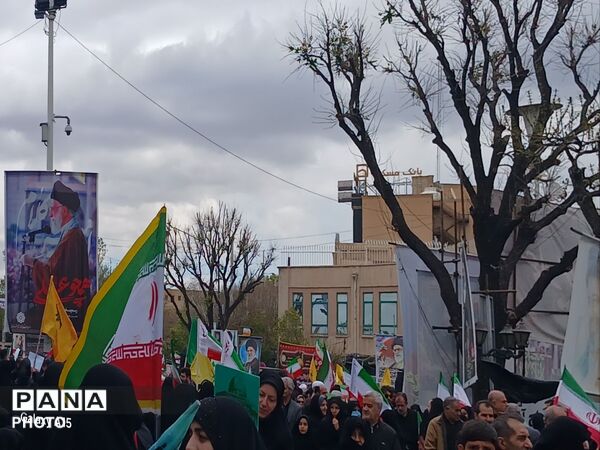در فراق رهبر شهیدمان به میدان آمدیم 