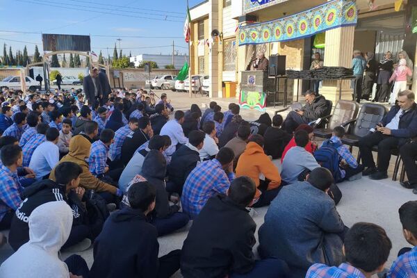 مراسم ایام الله دهه فجر در دبیرستان معارف صدرای ولایت