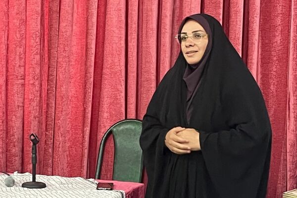 برپایی نماز جماعت همراه با بزرگداشت و تجلیل از مقام‌آوران دانش‌آموزی مدرسه نمونه دولتی ارشاد