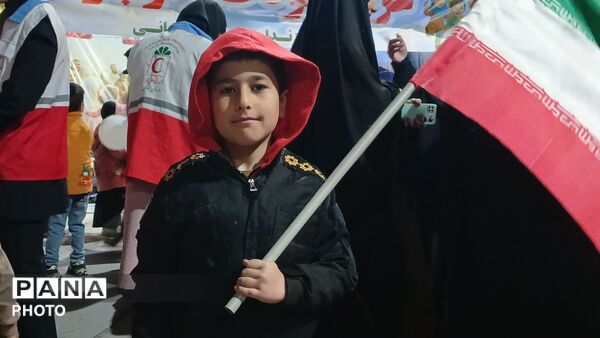 فارسان یکپارچه علیه استکبار فریاد «مرگ بر آمریکا» در آسمان شهر 