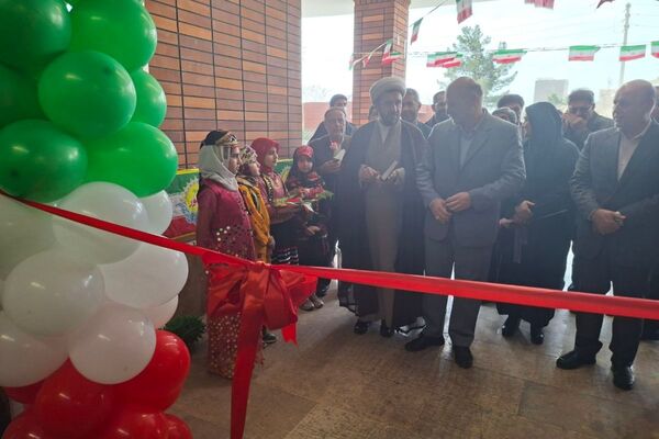 مدرسه خیری حسینی‌راد با چمن مصنوعی و پنل خورشیدی گشایش یافت