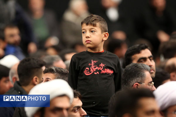 اولین شب مراسم عزاداری حضرت فاطمه‌زهرا سلام‌الله‌علیها در حسینیه امام خمینی(ره)