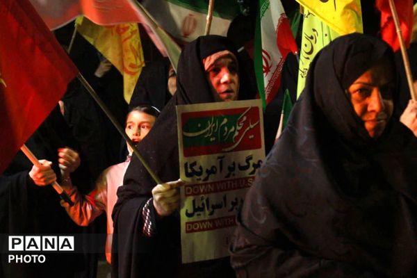 مردم در تداوم تجمعات شبانه وفاداری خود را اعلام کردند
