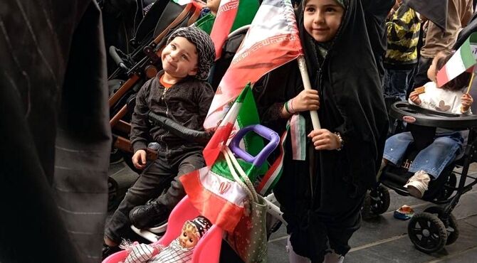 رژه سربازان در گهواره 