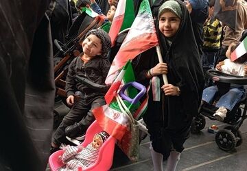 رژه سربازان در گهواره 