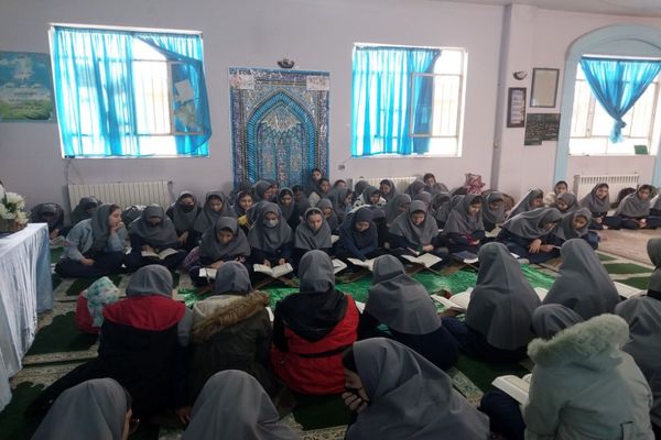 ضیافت افطاری در مدرسه نمونه دولتی فدک