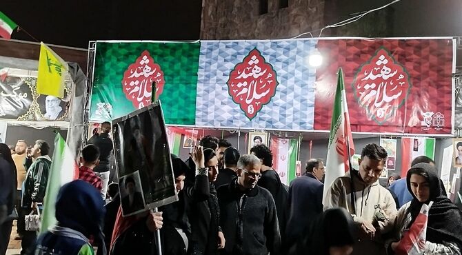 برپایی غرفه کانون بسیج فرهنگیان در حاشیه تجمعات شبانه 