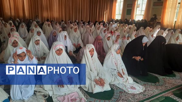 نماز جماعت در دبستان شهید رجبی۲ با حضور مسئولان اداره آموزش و پرورش ناحیه 6