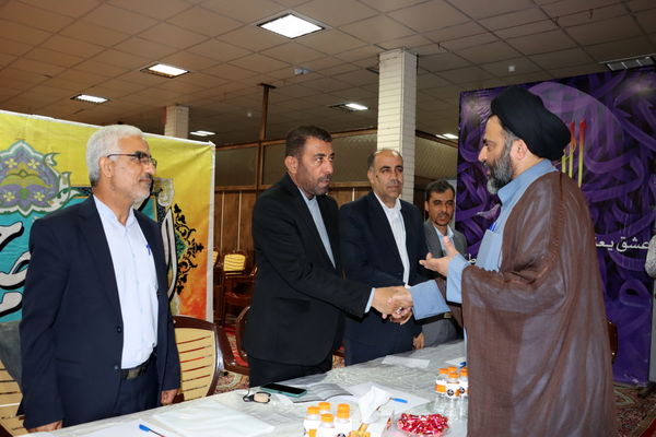 میز خدمت اداره کل آموزش و پرورش استان بوشهر در مصلی نماز جمعه بوشهر
