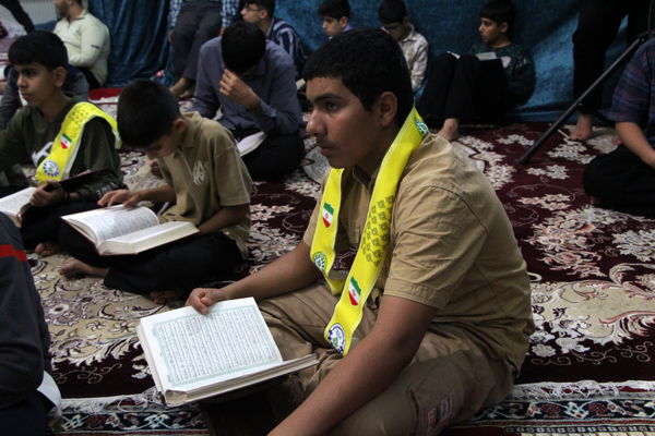 مراسم معنوی اعتکاف دانش‌آموزان پسر یزدی در فهرج