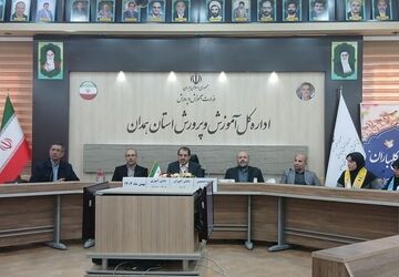 نشست دانش‌آموزان پیشتاز و پانا با مسئولان آموزش و پرورش همدان