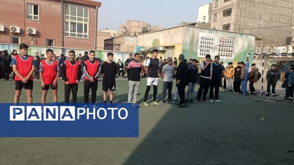  مسابقات ورزشی بین مدرسه ای دانش آموزان پسر متوسطه اول در پاکدشت