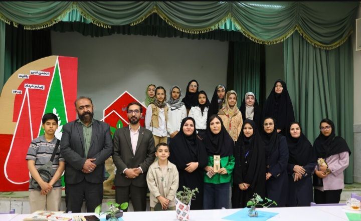 نشست انجمن شاعران نوجوان در مرکز شماره سه شهرکرد