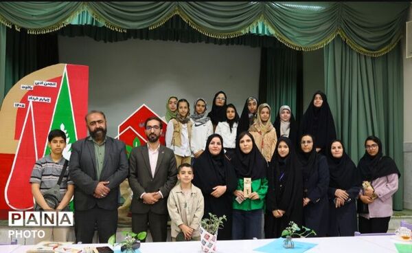 نشست انجمن شاعران نوجوان در مرکز شماره سه شهرکرد