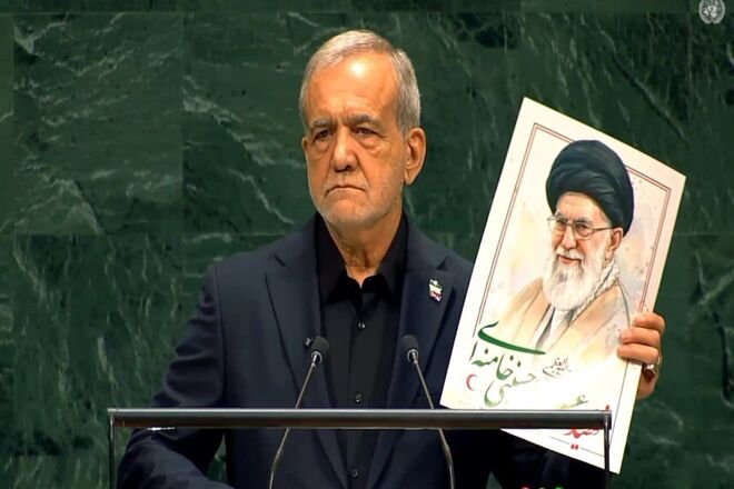 ایران تروریست نیست؛ قربانی تروریسم و تجاوز است/ ارتقای قدرت دفاعی تنها راه حفظ استقلال و جلوگیری از تعدی متجاوزان است