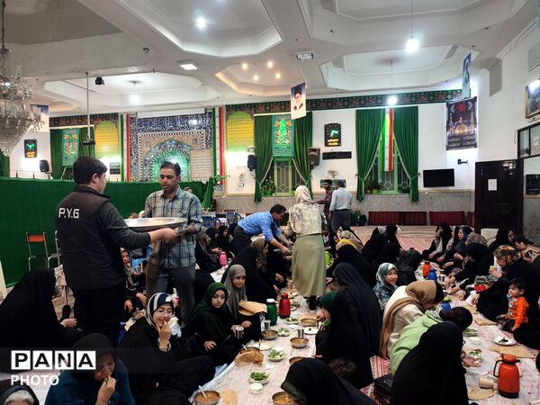 قرائت قرآن، نماز جماعت و افطار در مسجد خاتم پیامبران 