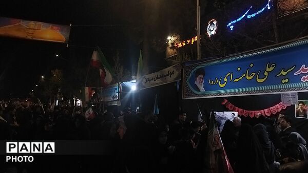 گوشه ای از فعالیت موکب ها در خیابان امام خمینی نیشابور