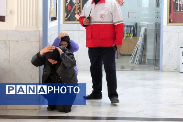 برگزاری مانور زلزله در هنرستان محمودیه شهرستان بجنورد 