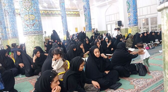 مراسم روز معلم و گرامیداشت شهدای معلم دبستان شجره طیبه در مسجد جامع میناب 