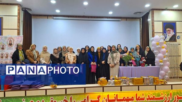 گرامیداشت معلمان و فارغ‌التحصیلان در دبیرستان شهید بابایی