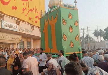 آئین سنتی منبرگردانی در میناب برگزارشد
