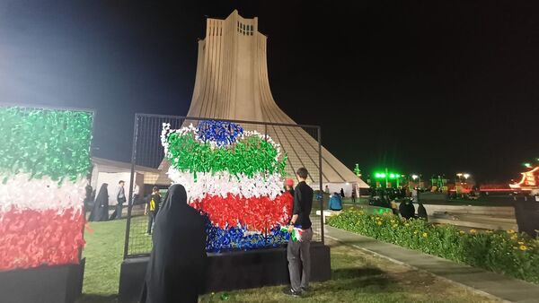 شکوه سوگ در میدان آزادی