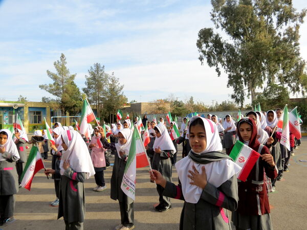 نشاط و شادابی دانش‌آموزان در مدرسه شهید هاشمی‌نژاد خاتم