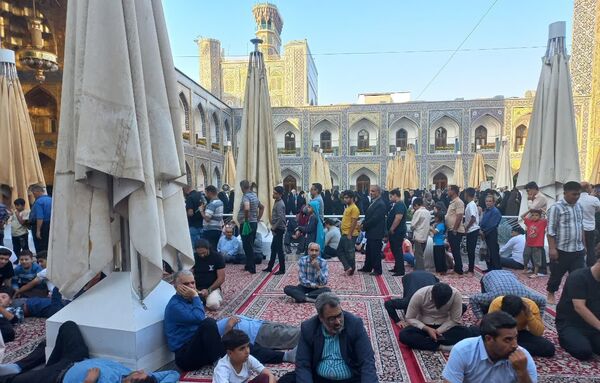 سیل عظیم زائران و مجاوران حرم امام رضا (ع) در روز آغاز امامت حضرت مهدی (عج)