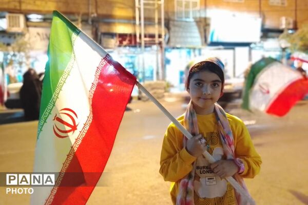 هم‌صدایی مردم و مسئولان در تجمع شبانه شهرک انقلاب