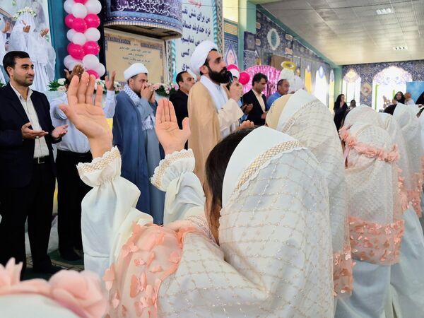 آیین سپیدپوشان؛ جشن تکلیف دختران عنبرآباد
