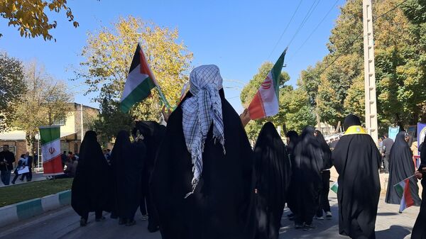 مشت هایی از نماد استواری و شجاعت 