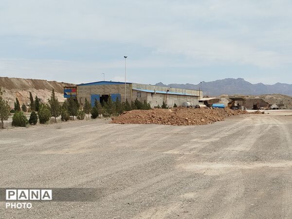 بازدید فرماندار  از شرکت زرین‌فلز کاشمر