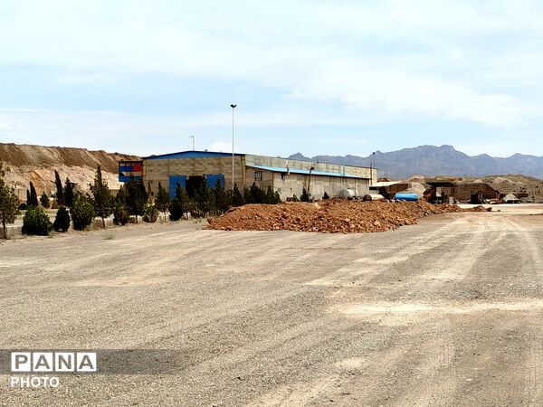 بازدید فرماندار  از شرکت زرین‌فلز کاشمر