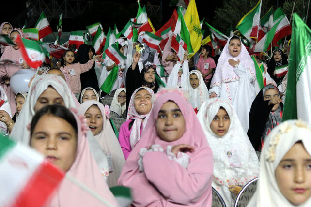 جشن ۲ هزار نفری تکلیف دختران یزد