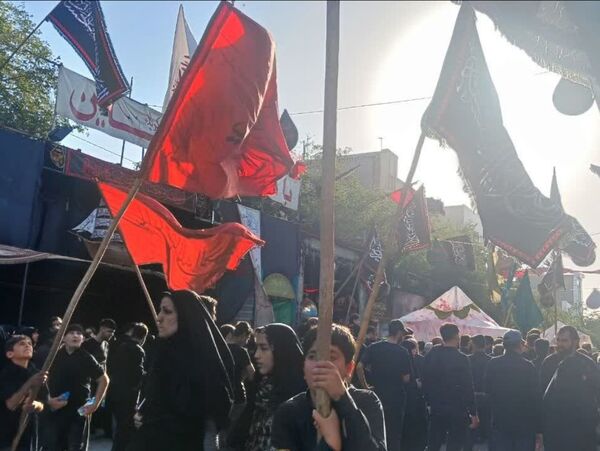اجتماع عظیم عاشقان حسینی در مراسم خیمه سوزان